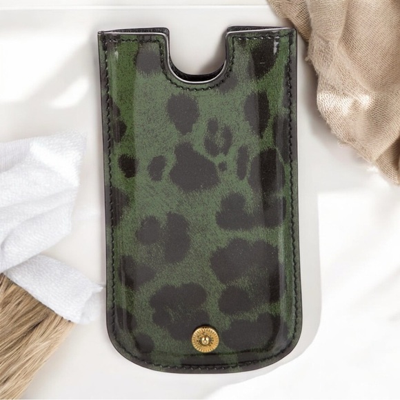 NEW Dolce & Gabbana Green and Black Animal Print Patent Leather iPhone 5 Case - Picture 1 of 5